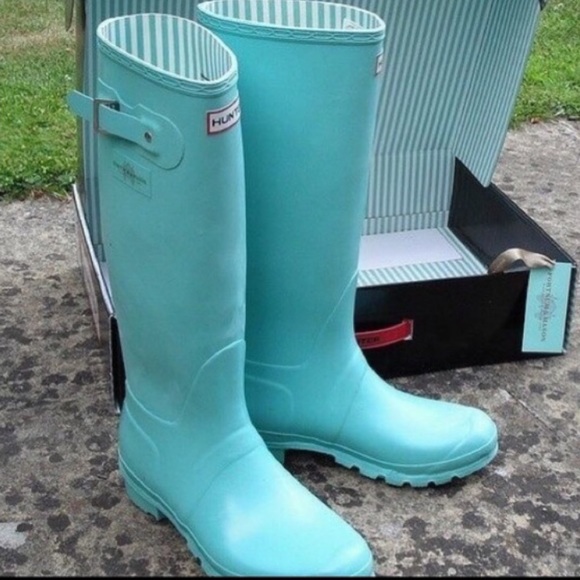 ISO hunters matte Tiffany blue boots