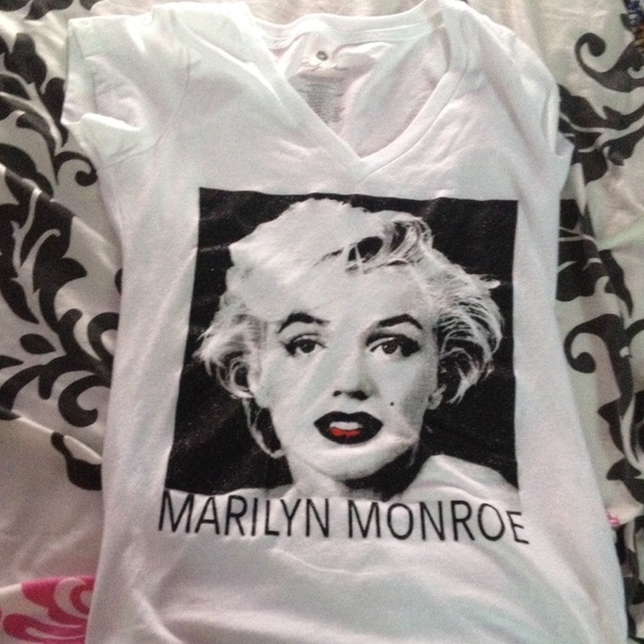👠Marilyn Monroe V-Neck💄 - Picture 1 of 1