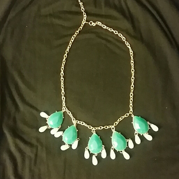 ✨Gold and Jade Color Statement Necklace✨ - Picture 1 of 3