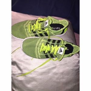 🎉 Adidas women Lime Green & Black tennis shoes ⚽️