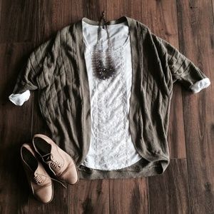 BKE White Centered Lace Long-Sleeved Top