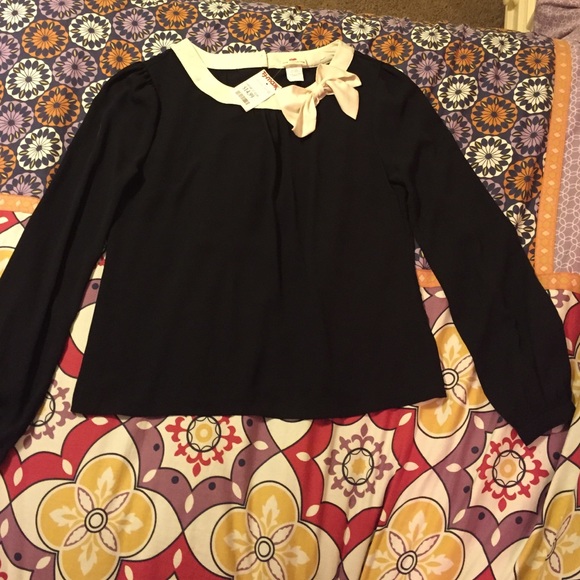 ADORABLE Dressy Top with Bow Detail, NWT!