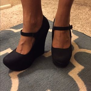 👠 Mary Jane Wedges