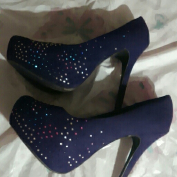 Studded high heels - Picture 3 of 3