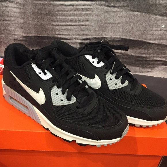 Nike Air Max 90 Essential