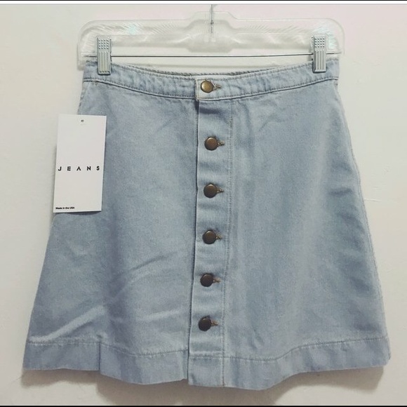 AA a line button skirt