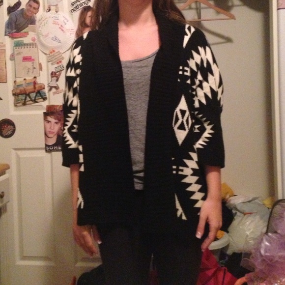 An oversize black and white cardigan. - Picture 1 of 3