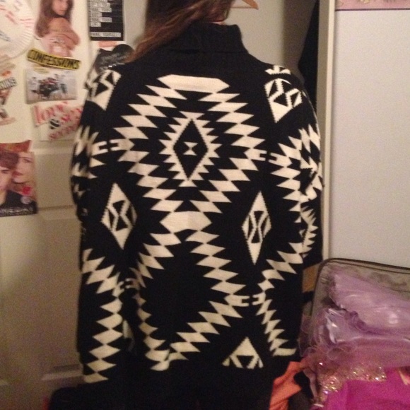 An oversize black and white cardigan. - Picture 2 of 3