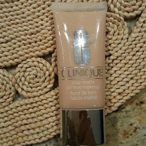 CLINIQUE STAY MATTE OIL FREE FOUNDATION
