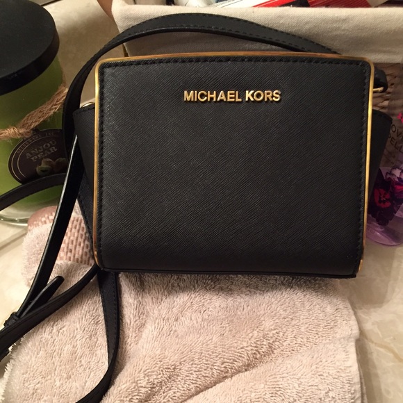 Michael Kors Handbags - Michael kors mini Selma specchio crossbody purse