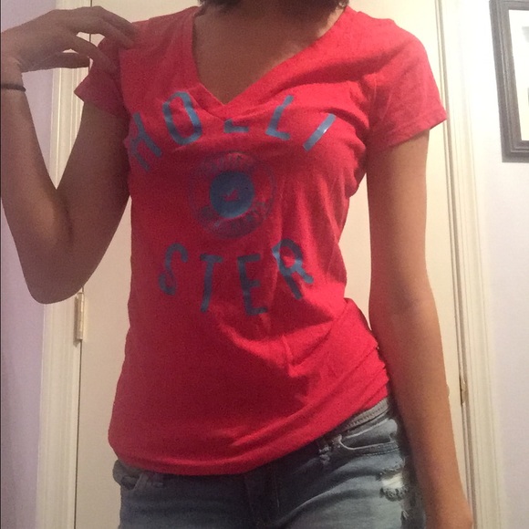 Hollister t shirt - Picture 2 of 2