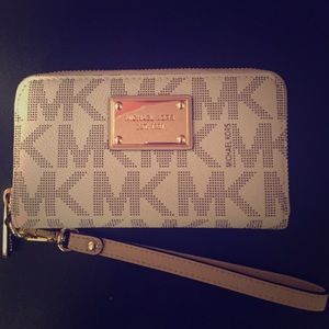 Michael Kors Jet Set Logo Phone Wallet Wristlet