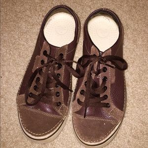 leather brown crocs shoes