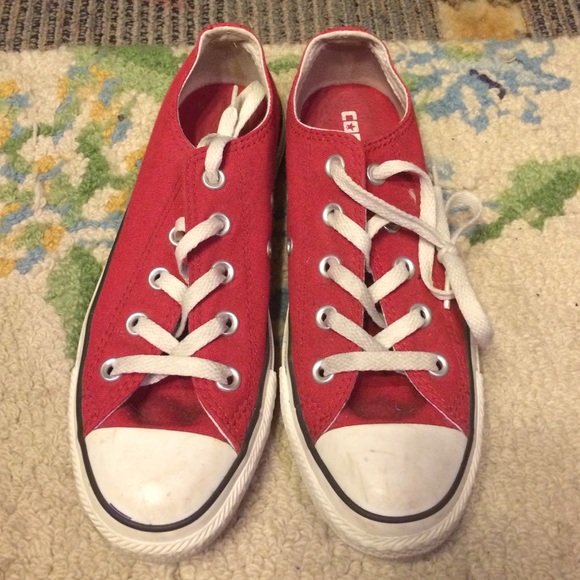 Red converse.