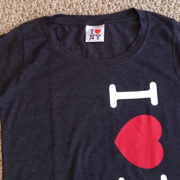 🚫SOLD In Bundle I ❤️ NY Black Crew Neck T-Shirt - Picture 3 of 3