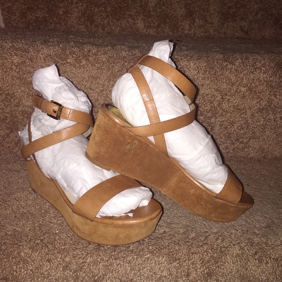 ⛔️⛔️SOLD OUT⛔️⛔️Authentic MICHEAL KORS Sandals 8M