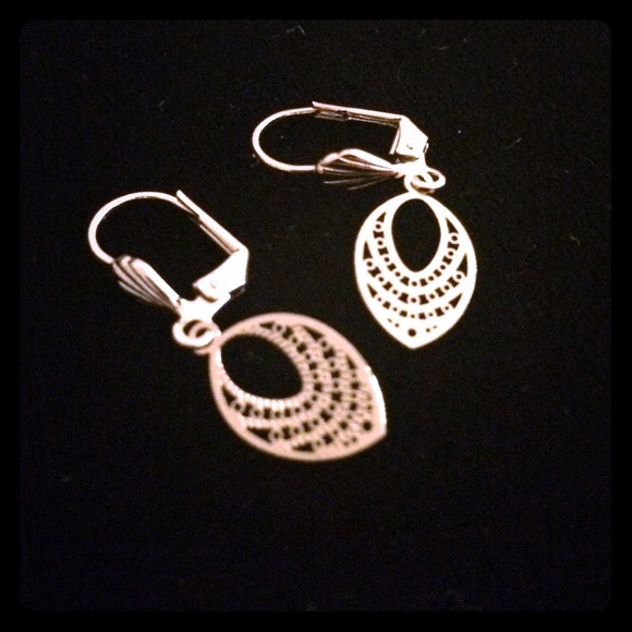 Elegant earrings