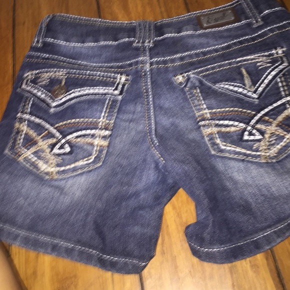 shorts - Picture 3 of 3