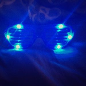 Lighting up glasses