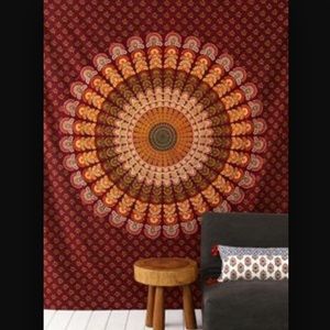 UO tapestry