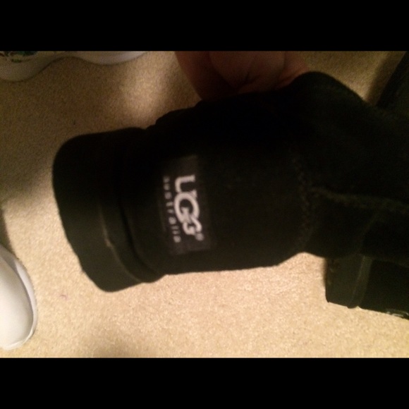 BLACK UGGS