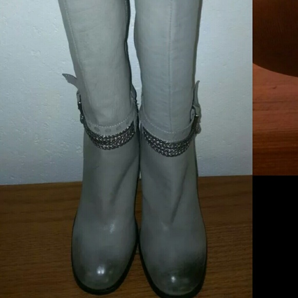 Two Lips Boots