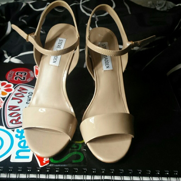 Steve Madden Nude Pumps!