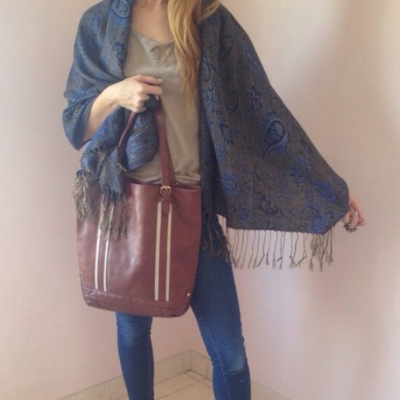 HOLD! FINAL 1 left! Blue reversible pashmina - Picture 2 of 3