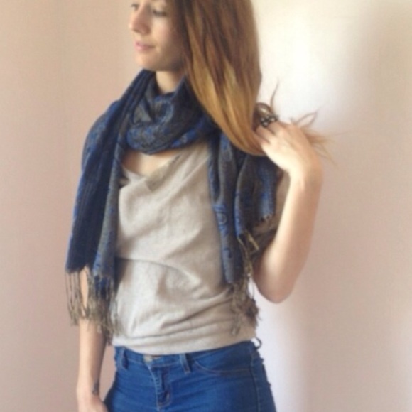 HOLD! FINAL 1 left! Blue reversible pashmina - Picture 3 of 3