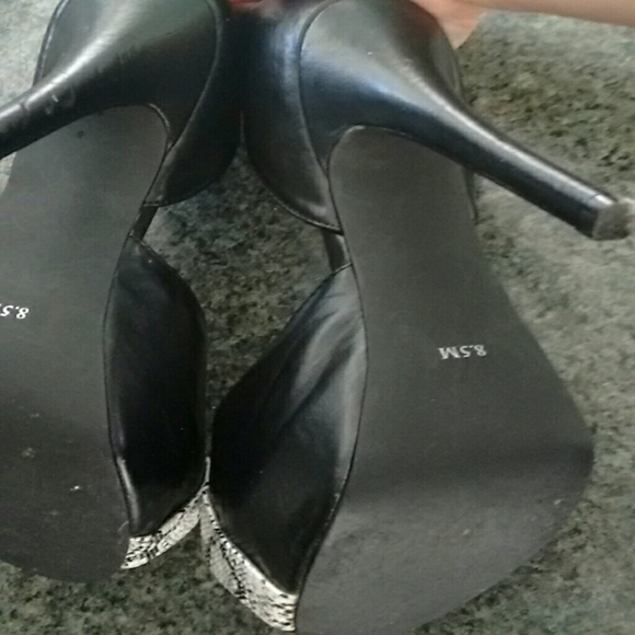 Shoes size 8.5 - Picture 3 of 4