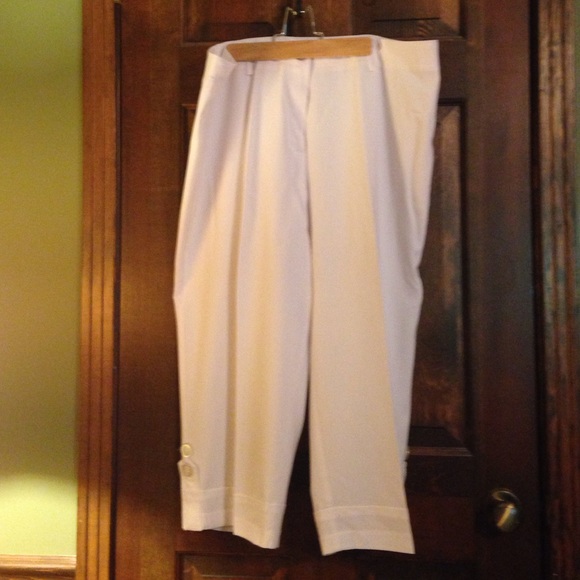 Ladies crop pants