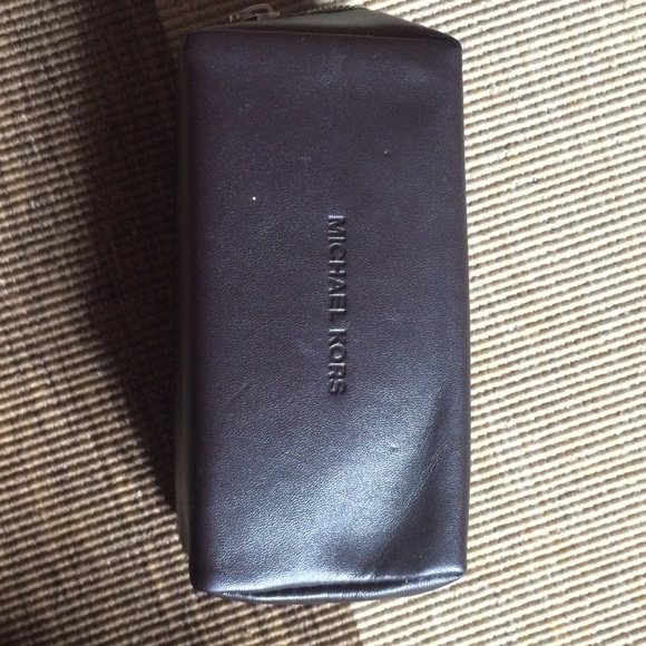 AUTHENTIC MICHAEL KORS SUNGLASSES - Picture 3 of 4