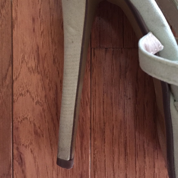 Heels - Picture 2 of 2