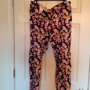 Floral print pants!
