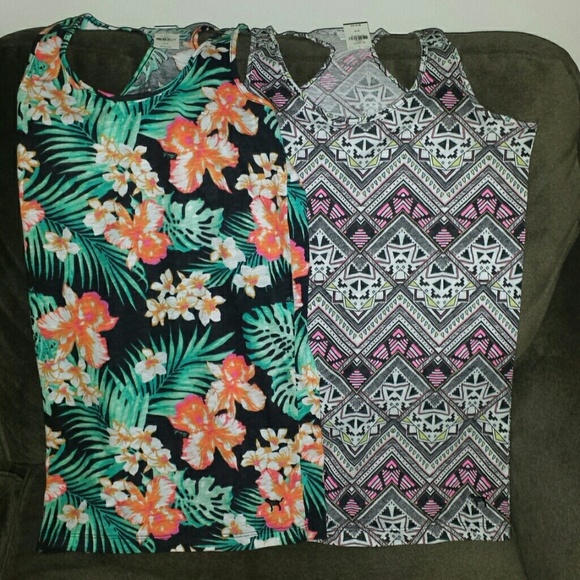 PINK Victoria's Secret Tops - PINK Victoria's Secret Set of 2 Small Tanks