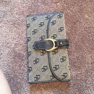 Dooney & Bourke wallet