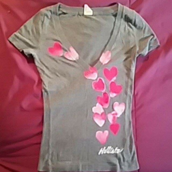 Hollister heart vneck tshirt