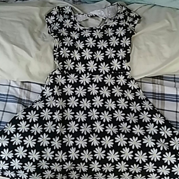 Black and White Daisy Dress