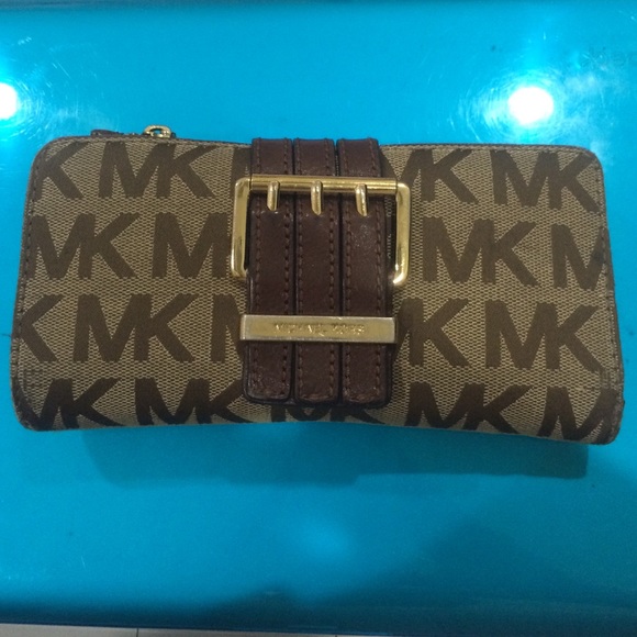 *FLASH SALE* Michael Kors brown monogram wallet