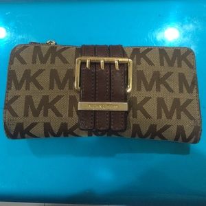 *FLASH SALE* Michael Kors brown monogram wallet