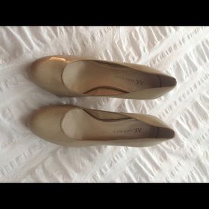 Nude Pumps