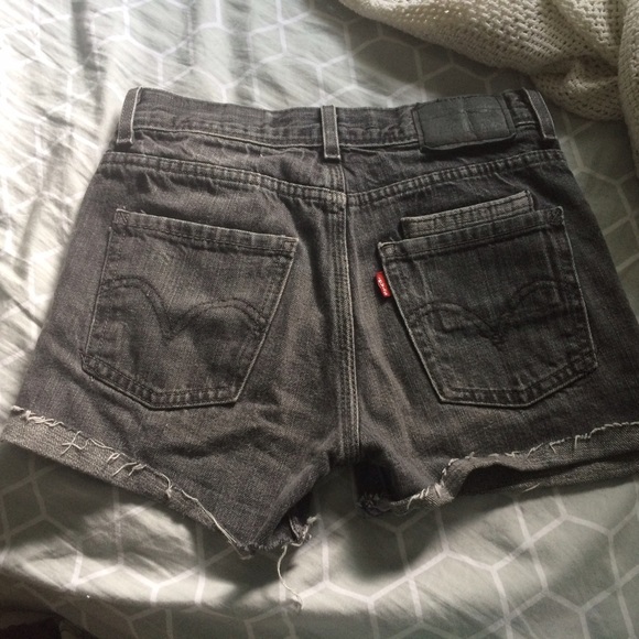 Levi's mid rise shorts