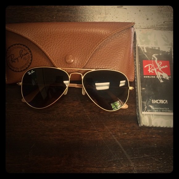 Aviator LG Metal sunglasses w-gold rim and case