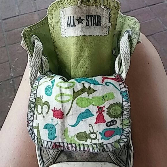 Grey converse. - Picture 2 of 4