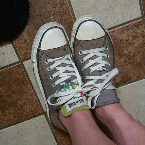 Grey converse. - Picture 3 of 4