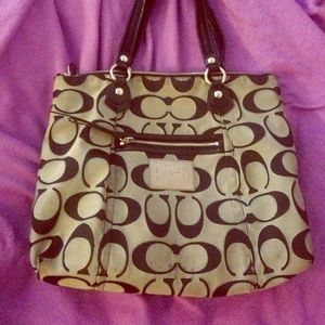 Huge authentic coach purse🎀poppy❤️