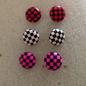 Set of checkered stud earrings
