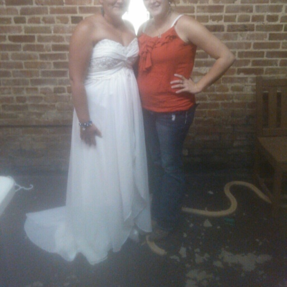 Wedding dress - Picture 1 of 1