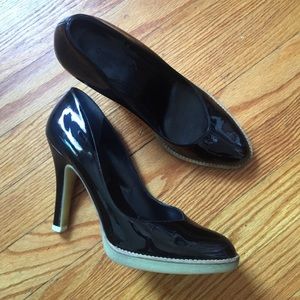 *SOLD* 👋🏾 GUCCI Patent Leather Rubber Sole