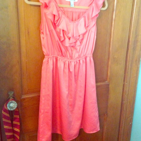 🎀 Forever 21 Ruffle Dress
